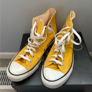 CONVERSE size men’s 9, yellow